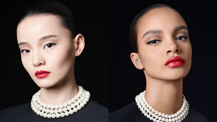 Model示範CELINE Le Rouge唇膏。品牌提供