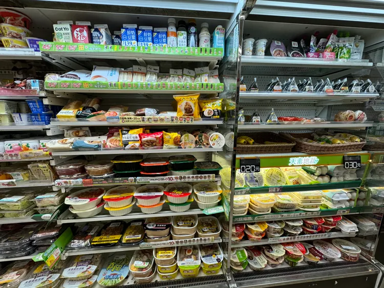 超商鮮食便當賞味期限都不多，因此時間到就會下架不能繼續販售。壹蘋新聞網攝