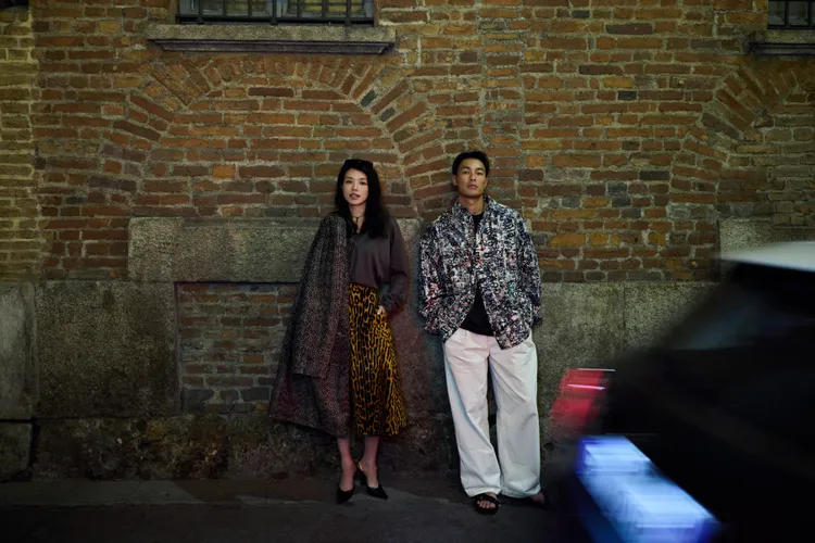 舒淇（左）與楊祐寧在米蘭街頭合影。品牌提供