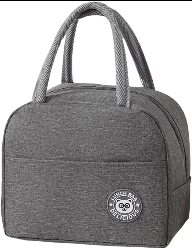 台新金10/9召開股臨會，針對49.6萬名股東發放股東紀念品「時尚保溫提袋」。台新金提供