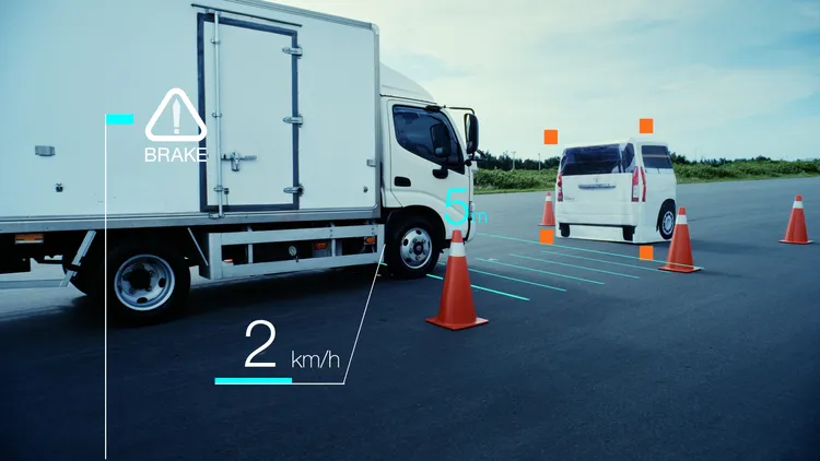 活動現場將由HINO團隊進行詳細講解，並邀請著名外部專業教練陳和皇及其教練團，帶領車主親身試乘體驗五項專為提升駕駛安全而設計的項目。業者提供