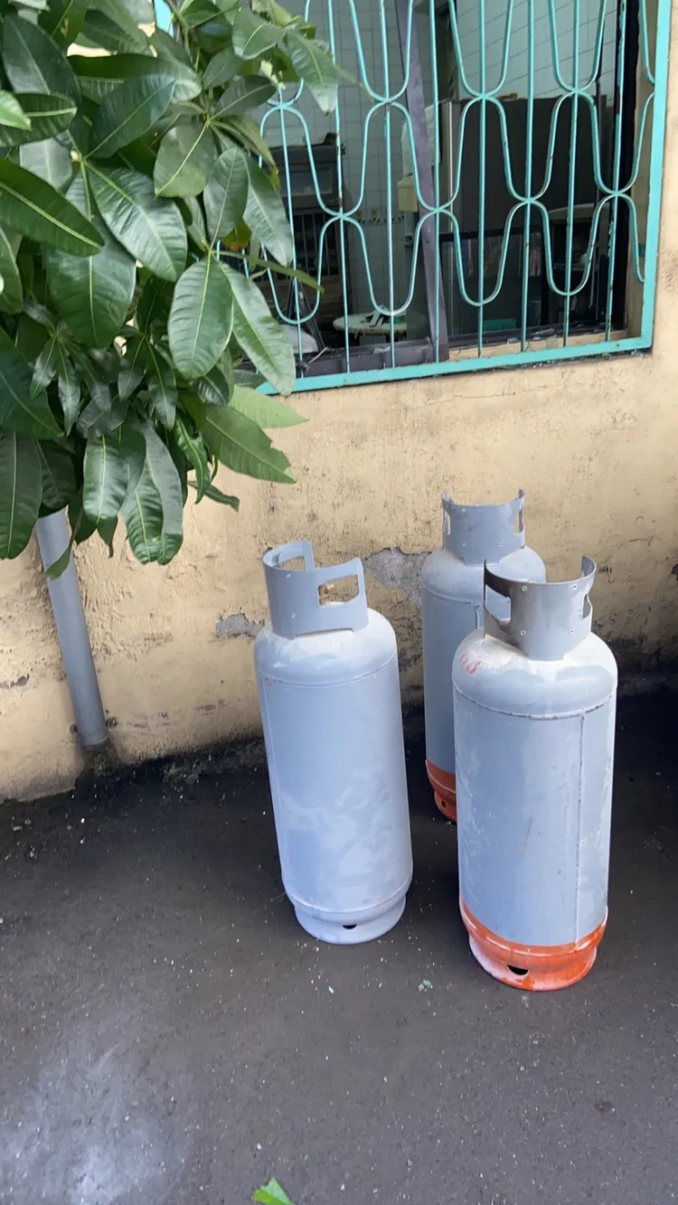 案發現場的瓦斯桶。民眾提供