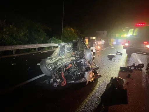 國道兩車追撞3死1傷 車體揉成「一團鐵球」!撞擊力太駭人