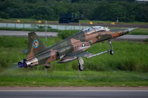 空軍編RF-5預算維持運作 汰除視新裝備抵台調整