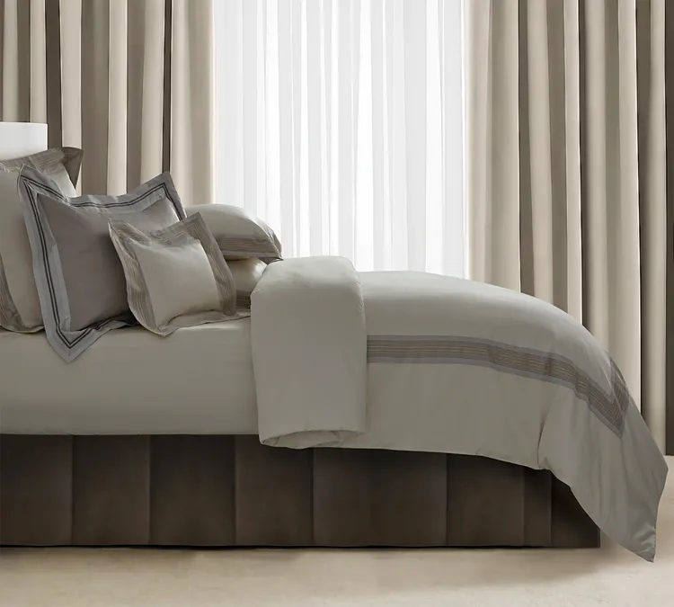 Charisma 義大利進口100埃及長纖細棉色織緹花四件式床包組(琉金璀璨)。業者提供