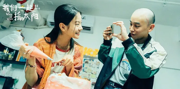 彭昱暢及李庚希在《我們一起搖太陽》都飾演重症患者。劇照