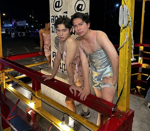 這群人停更、入不敷出!展榮揪石頭脫衣賣身 展瑞翻臉喊不錄了