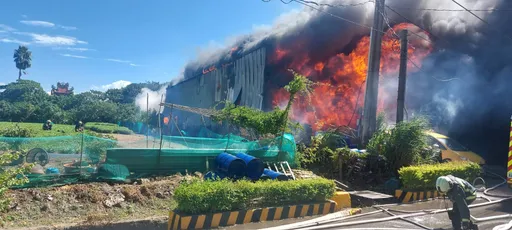 社子島工廠大火燒甲醇已控制 周邊學校暫停戶外活動「需戴口罩」