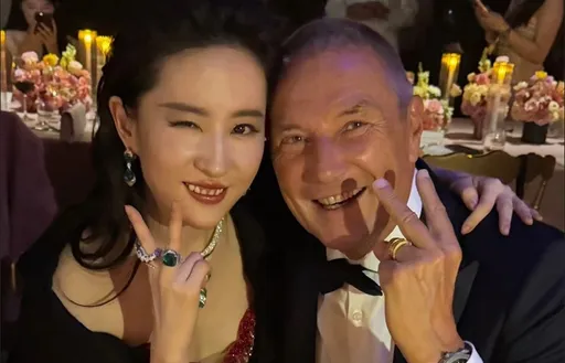 寶格麗CEO沒給她修圖!劉亦菲真實未P照太讓人吃驚