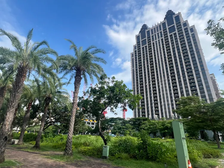 農16與美術館均有豪宅單坪成交72萬元。葉家銘攝