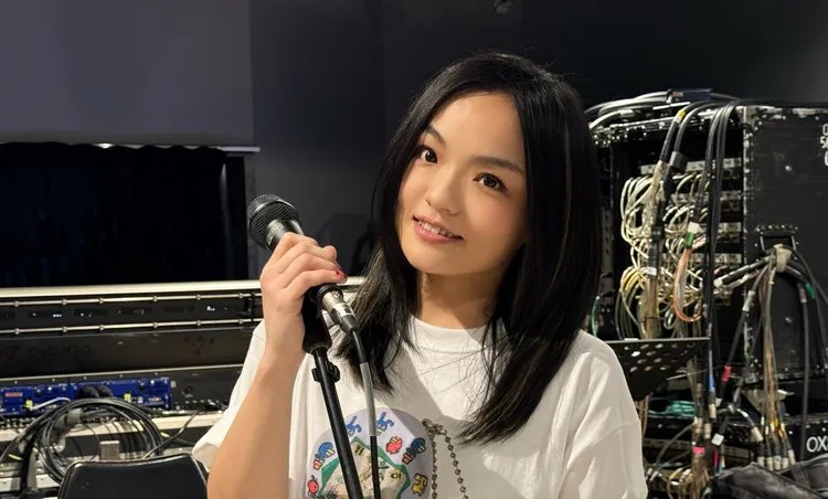 徐佳瑩在錄音室練唱。亞神音樂提供