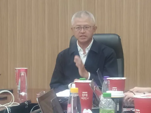 雙龍搶親隔空較勁 新光金大股東洪士琪:對不實指控將提告