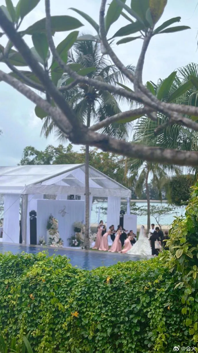 婚禮在蘭卡威的酒店舉行。翻攝會火微博