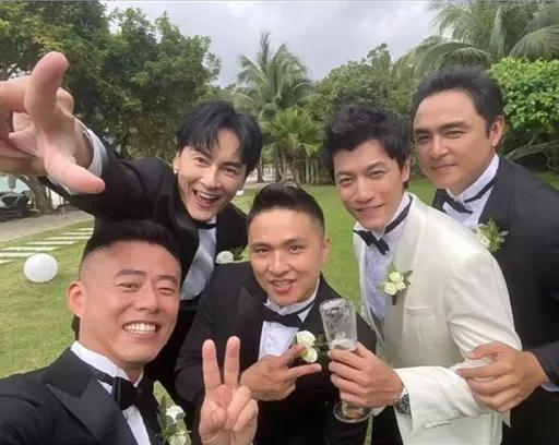 陈乔恩彩排婚礼忍不住亲了 伴郎郑元畅灿笑比新郎High