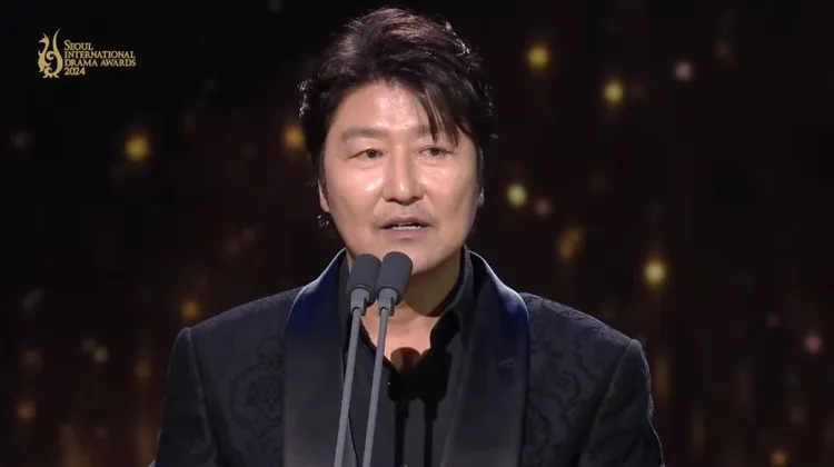 宋康昊出道34年首度挑戰電視劇《逆貧大叔》，奪得視帝。翻攝YouTube