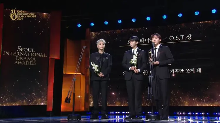 夫碩順為《淚之女王》演唱的《The Reasons of My Smiles》拿下韓流電視劇主題曲獎。翻攝YouTube