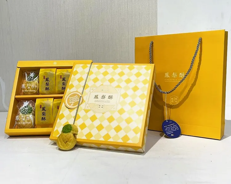 勞發署雲嘉南分署輔導民間團體開發在地產品，鳳梨酥、蛋黃酥是傳統伴手禮。分署提供