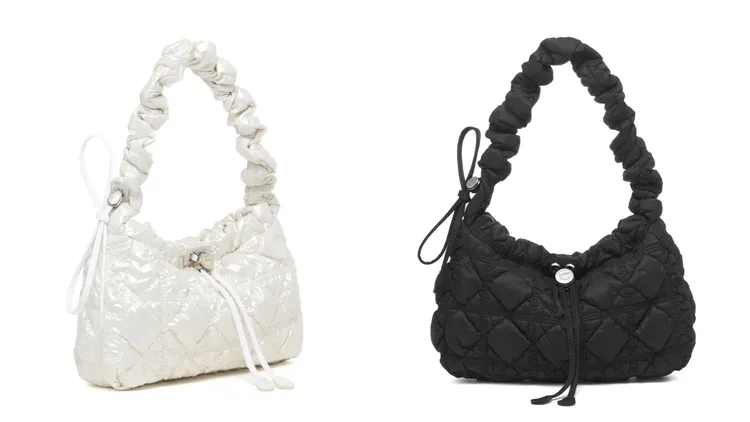 CARLYN JOY束口褶皺金屬托特包，各3380元。品牌提供