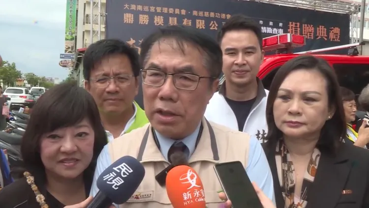 台南市長黃偉哲今天受訪指出，市府三令五申不可違法，東山區長將調整職務，也要面對法律制裁。民眾提供