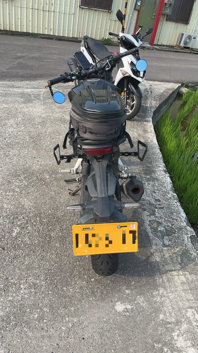 王男機車懸掛偽造車牌。民眾提供