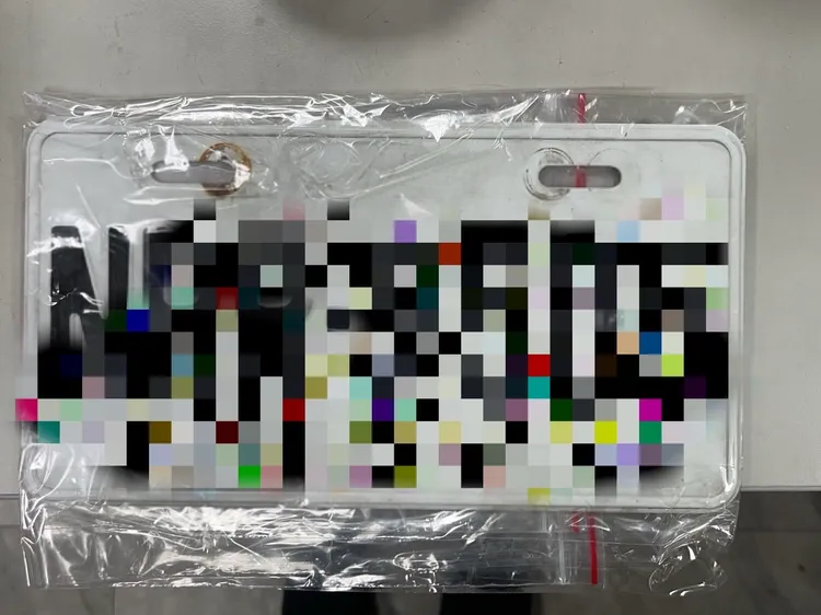 陳男網路購買的假車牌。警方提供