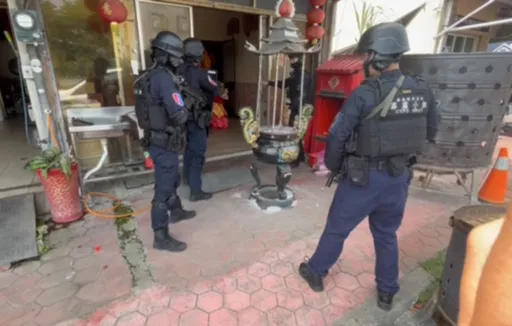 2男欠百萬債務遭債主設局「烙人」教訓逼還債 警攻堅逮9人送辦