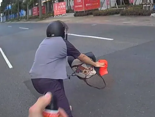 狂奔片|他被載卻一見警就溜! 失聯移工跑到軟腳被逮