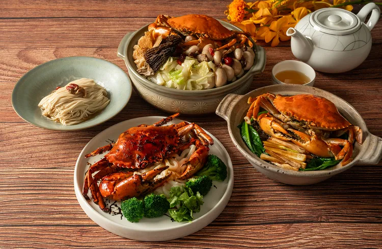 福容桃園機捷A8_「初秋蟹逅」精選蟹黃鹹香濃郁的紅蟳與肉質緊實飽滿的青蟹，創作出三款全新佳餚1280元起。業者提供