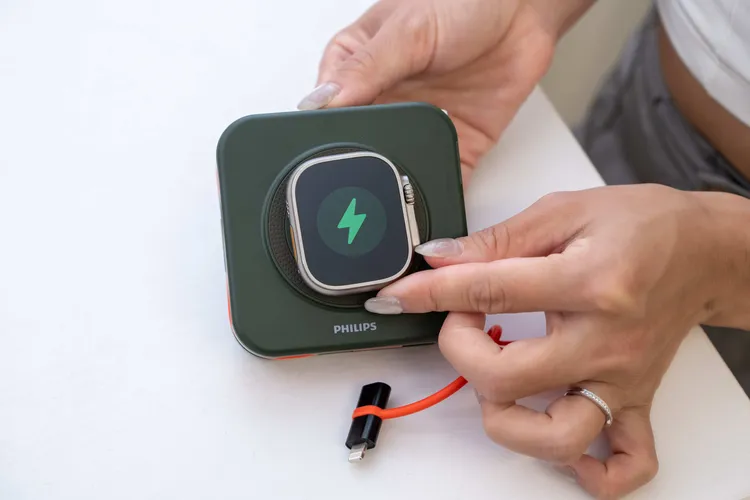 支援Apple Watch充電，隨附創意轉接頭供iPhone 14前機型使用。業者提供