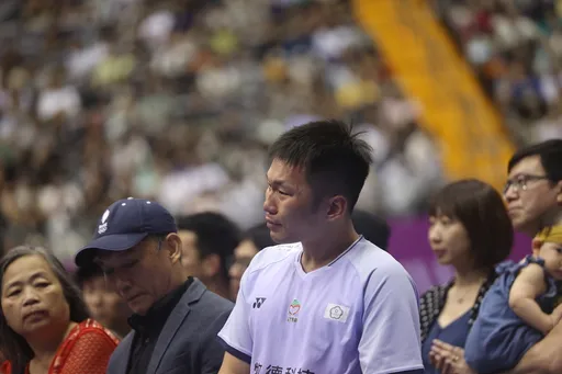 李洋退休哭了！小巨蛋滿場觀眾送別　這句話逼哭球迷