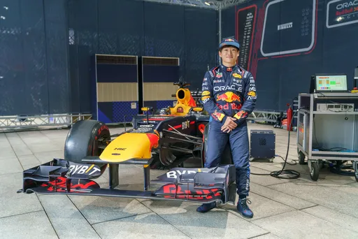 角田裕毅抵达台湾 冠军赛车RB8经典V8引擎即将震撼台中