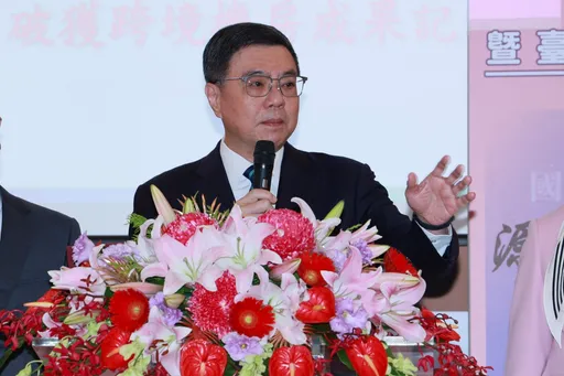 退將臧幼俠立正聆聽中國國歌惹眾怒!卓榮泰痛心要國防部「儘速查明」