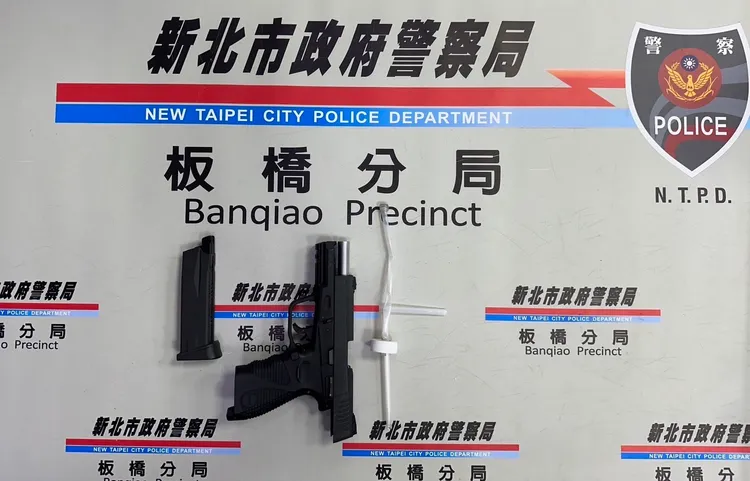 江嫌車上搜出鋼珠手槍與毒品吸食器。翻攝畫面