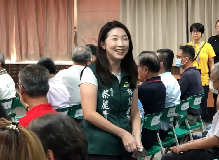 台南市議員蔡麗青今天出席活動，當面說明狀況。民眾提供