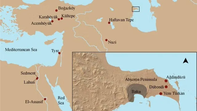 考古學家在阿塞拜疆古代遺址地圖上的地點發現五十八孔遊戲盤。翻攝自《歐洲考古學雜誌》