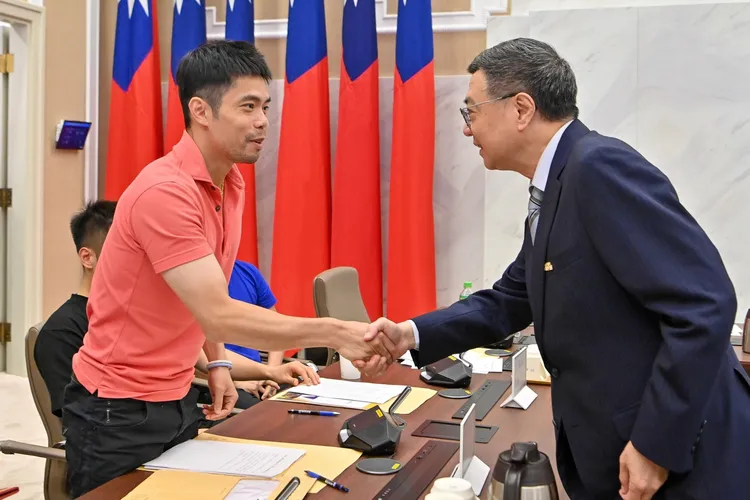 桌球選手莊智淵也被聘為體育暨運動發展部諮詢小組委員。行政院提供