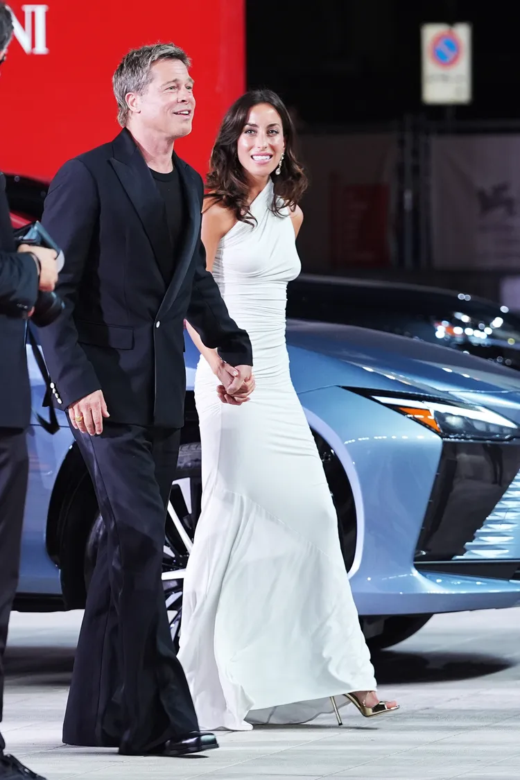 外表看來越來越年輕的小布，與年紀差兩輪的女友看起來很登對。路透