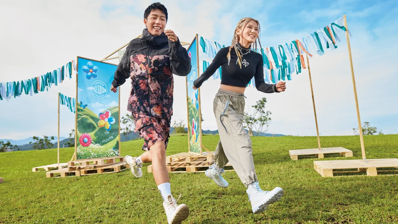 蔡凡熙（左）、婷文（右）拍攝PALLADIUM形象照。品牌提供