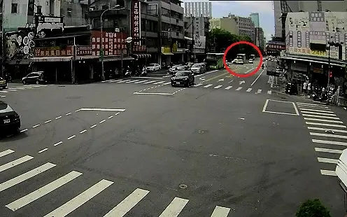 統聯司機疑未注意車前狀況。民眾提供