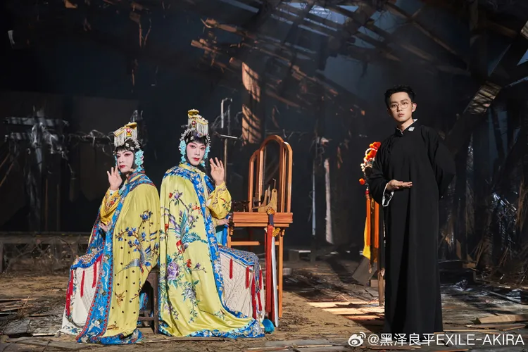 李克勤（左起）、AKIRA、秦昊演唱《蘭亭序》。翻攝AKIRA微博