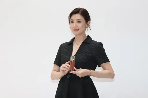 賈靜雯曝Bo妞愛保養還懂曬傷妝 現又有Dior升級微導精露可「偷搽」