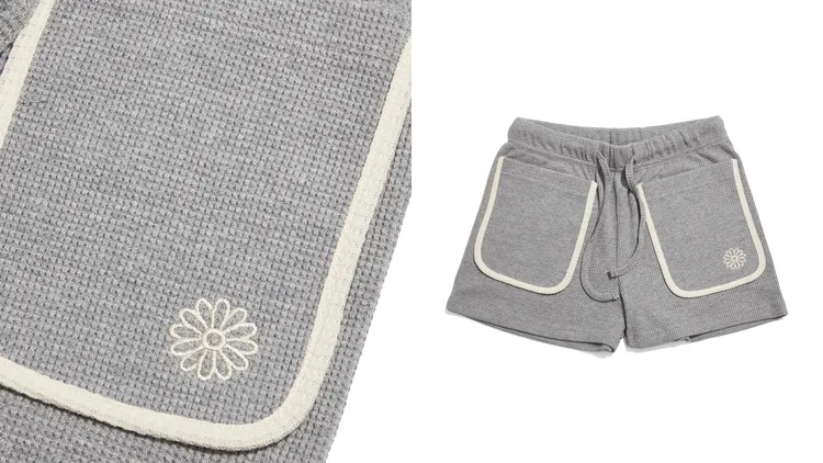 小雛菊刺繡短褲（台灣限定色），1580元。品牌提供