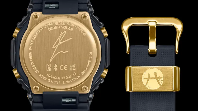 金色背蓋與錶帶扣環也暗藏八村壘相關的小巧思。品牌提供