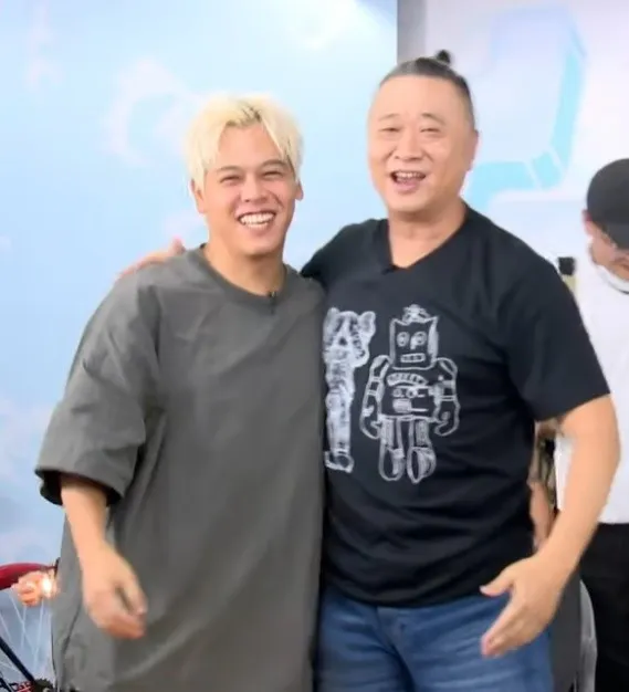 阿良與邰智源在直播中暢聊。翻攝《木曜4超玩》YT