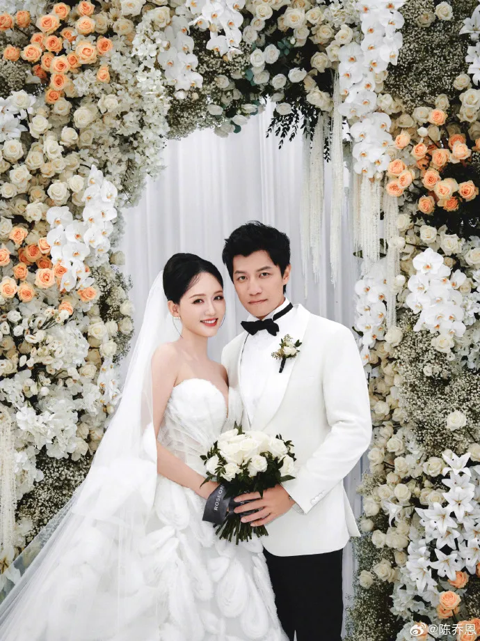 陳喬恩與老公Alan十分登對。翻攝陳喬恩微博