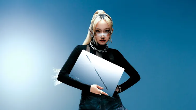 ROG玩家共和國宣布搭檔「電幻女伶E1and」，大玩AI打造品牌年度主題曲〈我 天生無懼〉。ROG提供