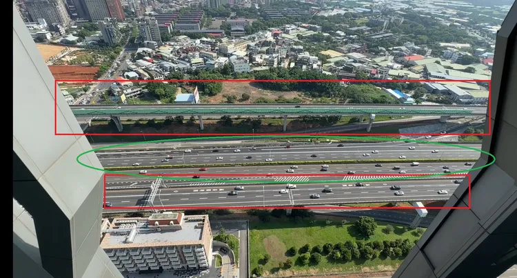 晴空樹社區住戶24小時不敢開窗，噪音來源就是距離75公尺的五楊高架（紅框）、綠框則為國道1號。曾佳俊攝