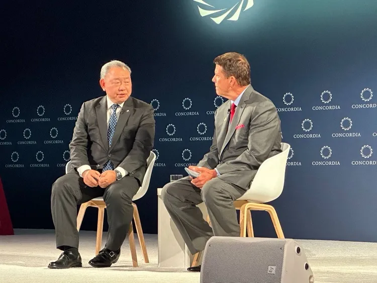 我國駐美國代表俞大㵢大使與美國前國務次卿柯拉克（Keith Krach）以「台灣的民主決心：透過策略合作塑造全球和平與繁榮」為題進行對談。外交部提供
