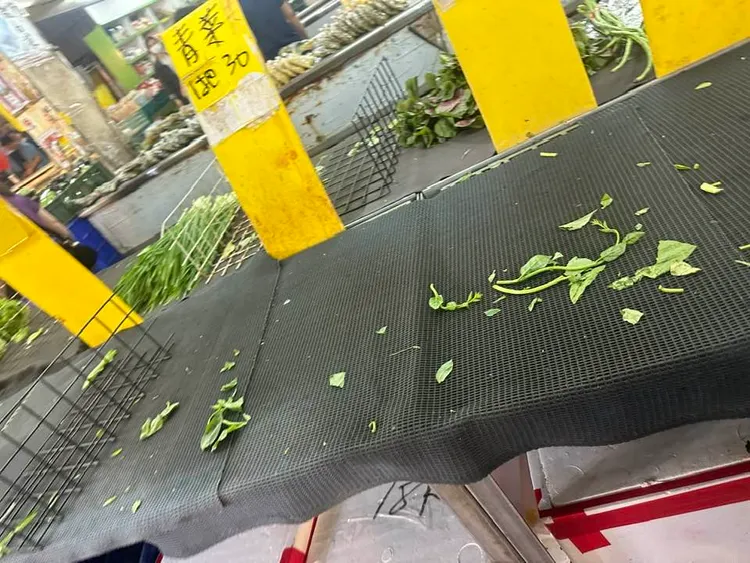 貨架上青菜直接被清空。翻攝臉書畫面