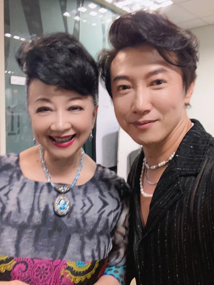 薛家燕（左）和陳鴻再相見，感嘆時間過得太快。陳鴻提供